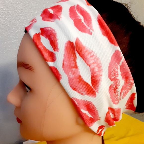 Kisses pink on white stretch headband - Picture 3 of 5